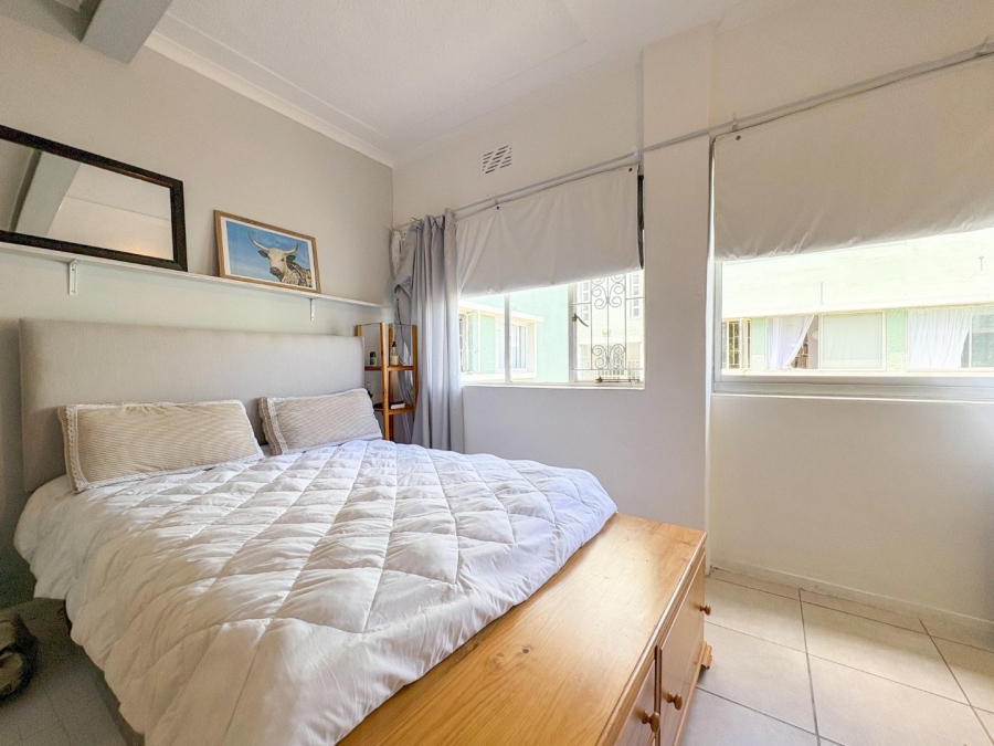 1 Bedroom Property for Sale in Vredehoek Western Cape